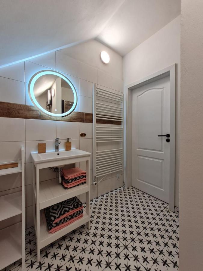 הַרָכוֹב Apartman Konirna מראה חיצוני תמונה